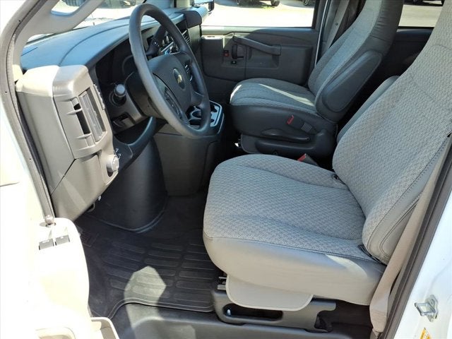 2025 Chevrolet Express LT Passenger