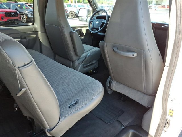 2025 Chevrolet Express LT Passenger
