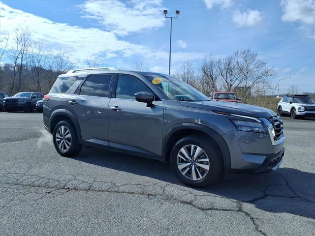 2025 Nissan Pathfinder SL