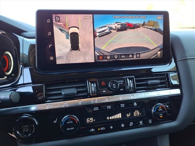 2026 Nissan Pathfinder SL