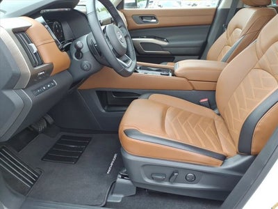 2025 Nissan Pathfinder Platinum