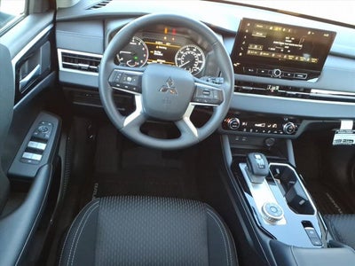 2025 Mitsubishi Outlander ES