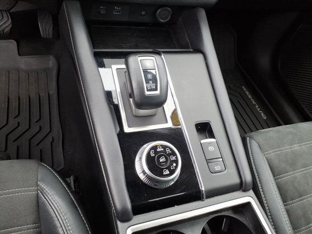 2023 Mitsubishi Outlander SE