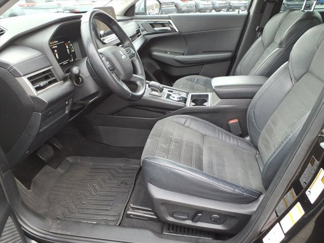 2023 Mitsubishi Outlander SE