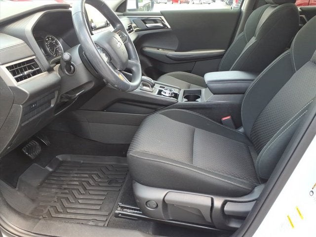 2024 Mitsubishi Outlander ES