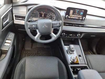 2024 Mitsubishi Outlander ES