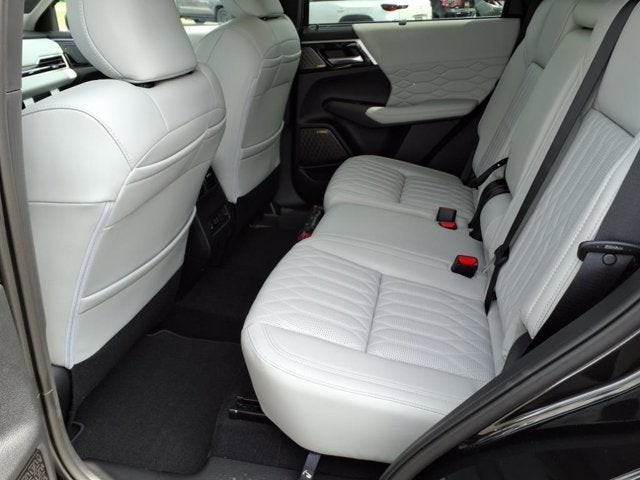 2025 Mitsubishi Outlander SEL Platinum Edition