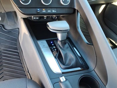2023 Hyundai ELANTRA SE